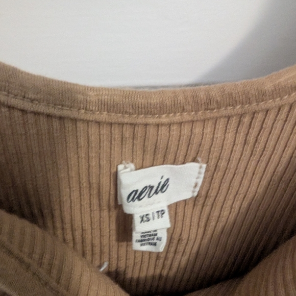 Tan Ribbed Crop Top - Picture 2 of 4